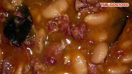 Feijão branco com carne seca (charque)
