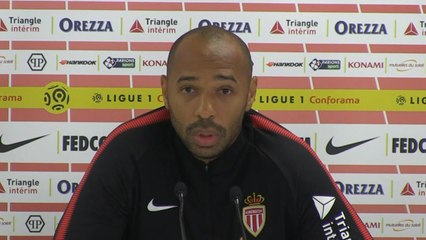 Leicester - Henry rend hommages aux victimes ainsi qu'à Glenn Hoddle