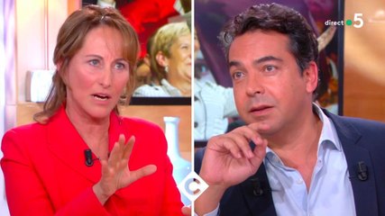 Vif échange entre Ségolène Royal et Patrick Cohen sur le plateau de C à Vous