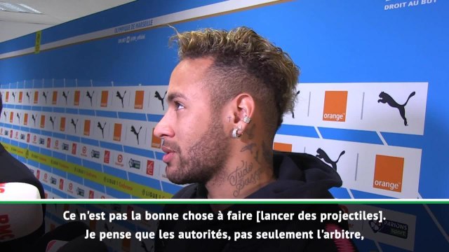 11e j. - Neymar se plaint des projectiles lancés sur la pelouse