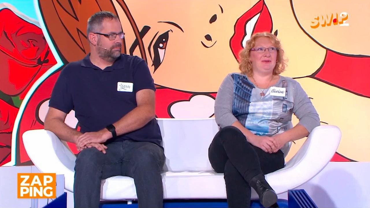 Une candidate des Z'amours se met en soutien-gorge dans les rues de New-York