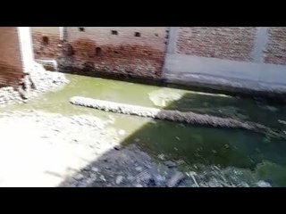 مياه مجهولة المصدر تحت الأرض في سوهاج تهدد 100 منزل بالانهيار