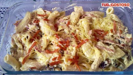 Macarrão com creme de leite e bacon