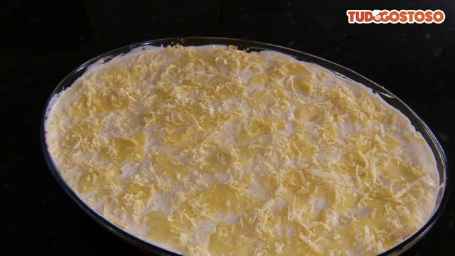 Lasanha ao molho branco e vermelho