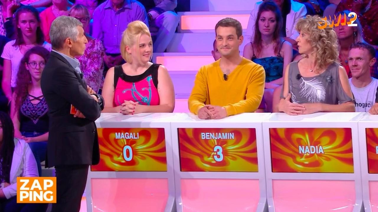 Cette candidate de TLMVPSP pense envoyer une photo d'elle en petite tenue à son compagnon...et se trompe de destinataire ! Nagui incrédule !