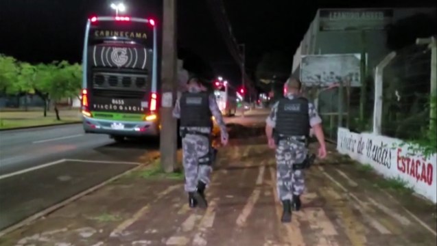 Iniciando os trabalhos de 2022, Grupo de Operações com Cães do Choque faz fiscalizações a ônibus na rodoviária e Av. Tancredo Neves em Cascavel