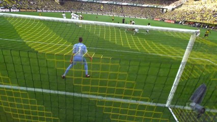 Bundesliga - Le coup franc de la victoire d'Alcacer pour Dortmund à la 96e minute !