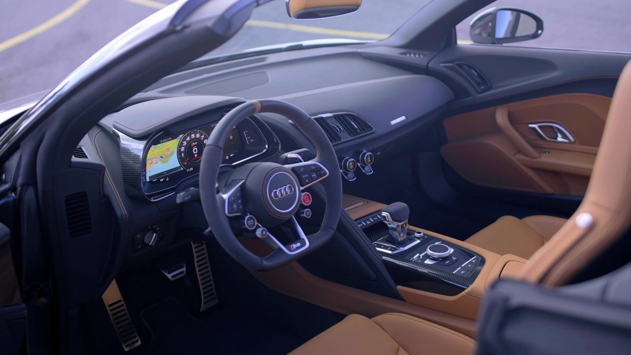 Audi R8 Spyder V10 performance RWD Interior Design in Daytona Gray
