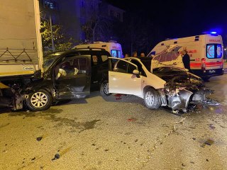 Kartal'da 4 yol ağzında kaza: 2 yaralı