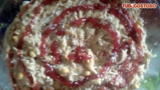 Macarronada com molho de frango desfiado