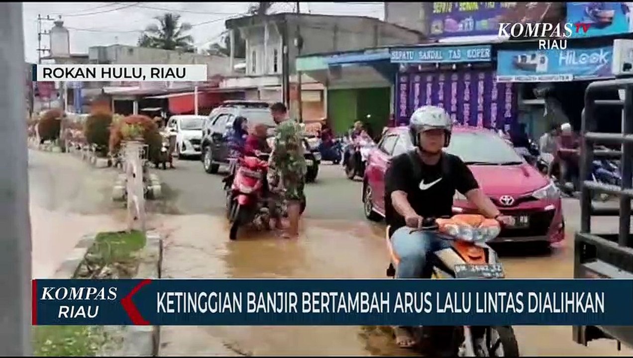 Ketinggian Banjir Bertambah Arus Lalu Lintas Dialihkan