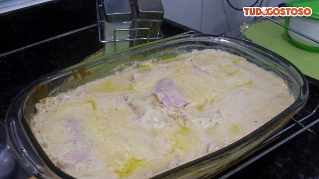 Lasanha de presunto e queijo ao molho branco