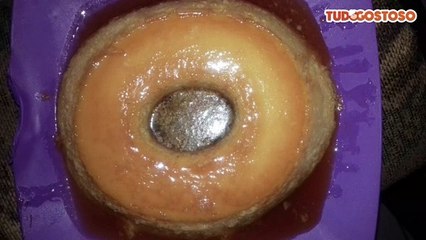 Pudim de leite condensado na boca do fogão