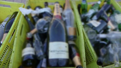 Capital (M6) : A Saint-Tropez, les éboueurs ramassent des poubelles de luxe !