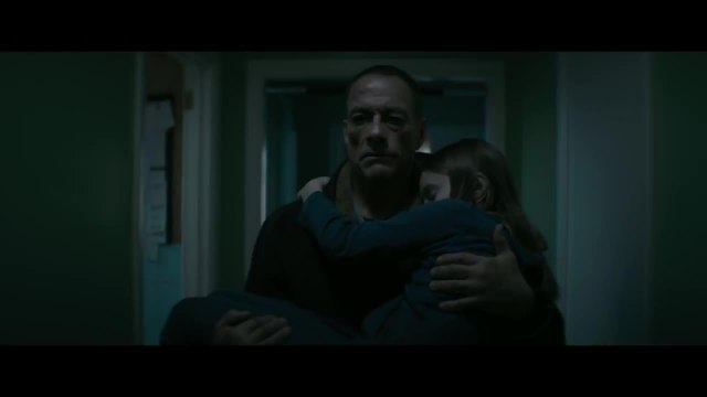 Lukas : Jean-Claude Van Damme prêt à tout pour protéger sa fille dans la BA du film