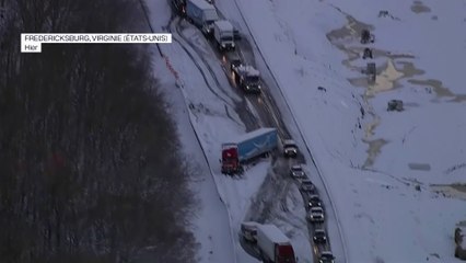 États-Unis: la neige créé un embouteillage monstre sur une autoroute en Virginie