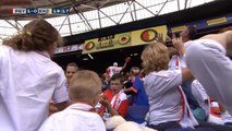 Pays-Bas - Pluie de peluches au stade de Feyenoord