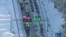 Miles de conductores quedan atrapados por la nieve en una autopista de Virginia, en EEUU