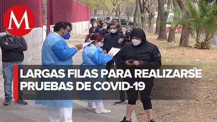 Capitalinos hacen largas filas para prueba de covid-19 tras fiestas de Año Nuevo