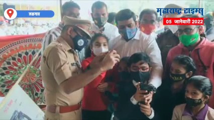 हातात धरली बंदुक आणि लावला निशाणा