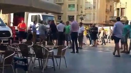 Pelea en Reus por una pancarta de 'Libertad Presos Políticos'