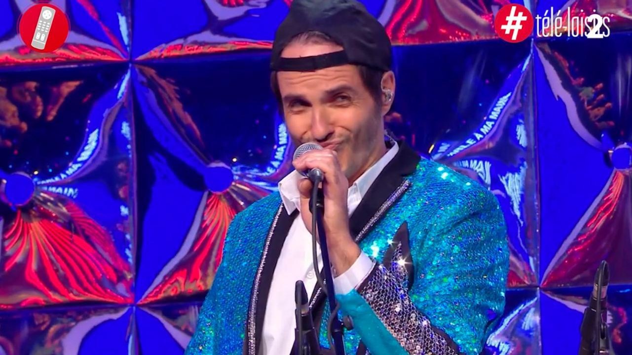 Fabien le choriste de N'oubliez pas les paroles dérape et donne les paroles à une candidate