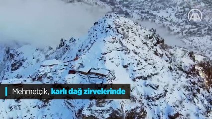 Mehmetçik, karlı dağ zirvelerinde