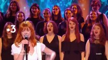 300 choeurs chantent les plus belles chansons des années 90