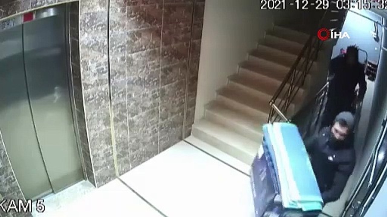 Hırsıza kapıyı açtılar