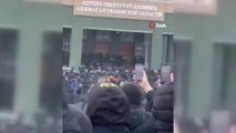 Kazakistan'da, hükümet istifa etti, sular durulmadıProtestocular hükümet binasını bastı, belediye binasını ateşe verdi