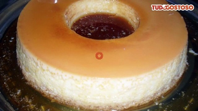 Pudim de leite condensado com coco ralado