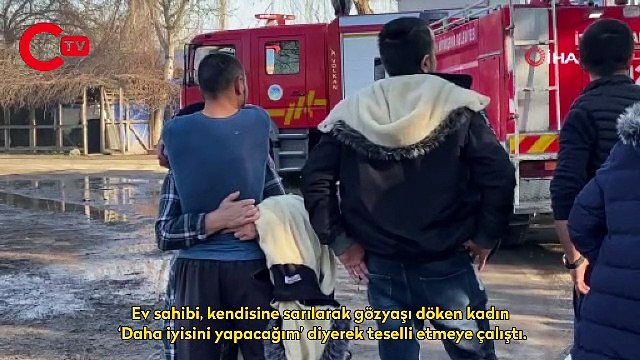 Evlerinin yanışını birbirlerine sarılarak gözyaşları içinde izlediler