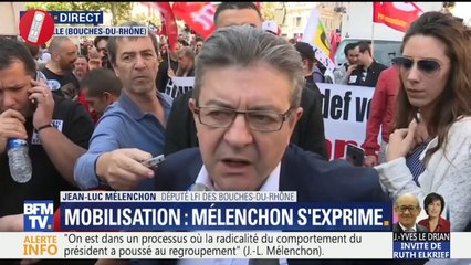 Jean-Luc Mélenchon s'emporte contre Emmanuel Macron dans une manifestation