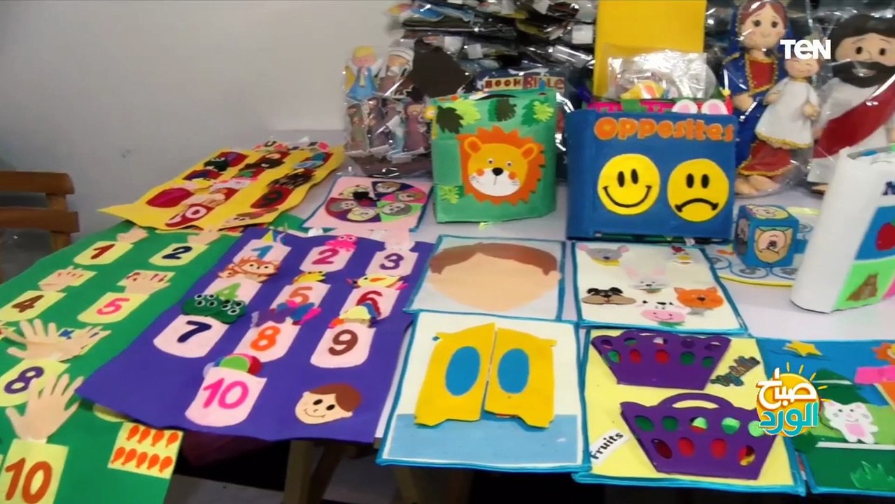 معلمة الطفولة.. مارينا فايز تصنع كتب لتعليم الأطفال