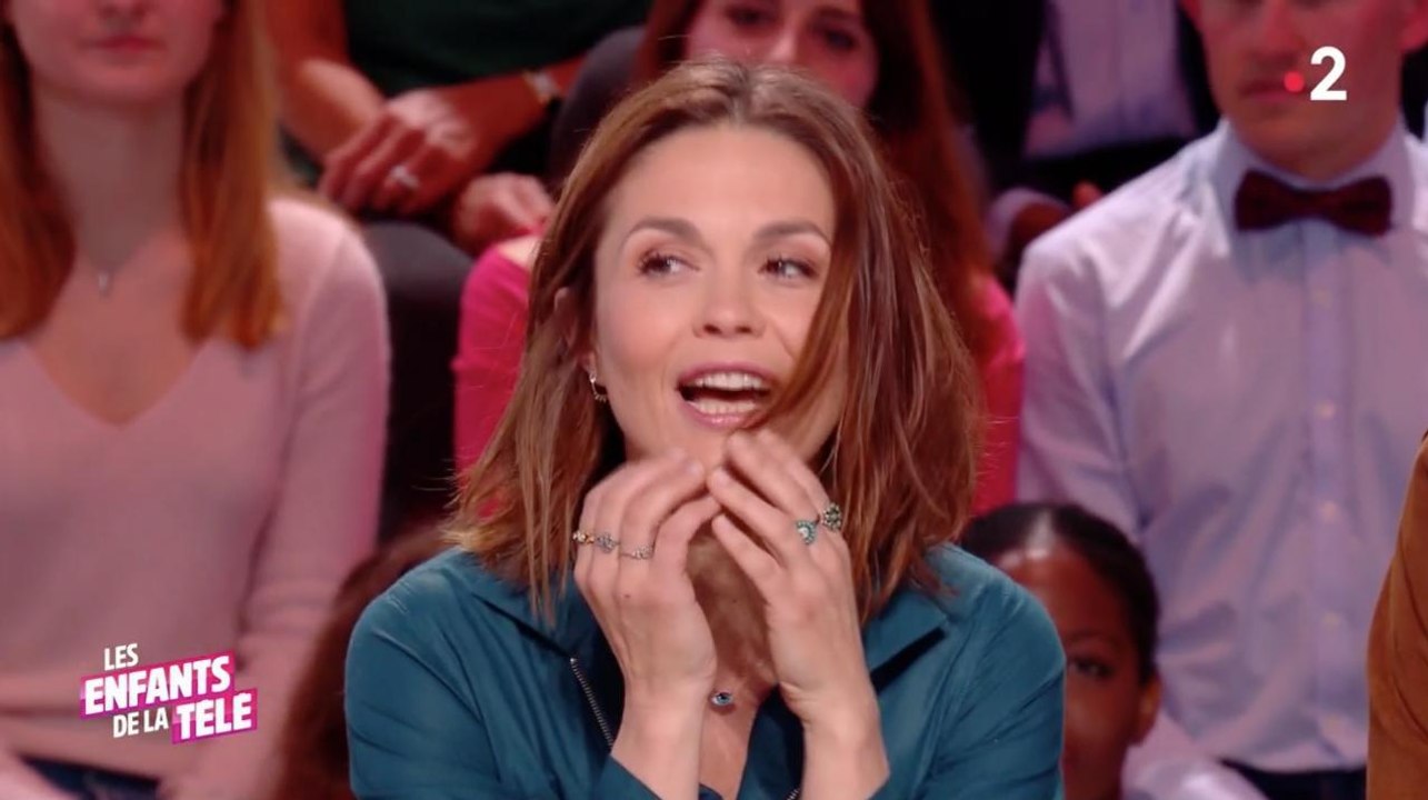 "C'était un ratage !" Barbara Schulz hilare et gênée face à des images d'elle ridicule en Alice au pays des merveilles