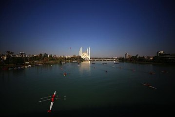 Adana'nın kurtuluşunun 100. yılına özel 3 bin 628 metrelik Türk bayrağı açıldı (DRONE)