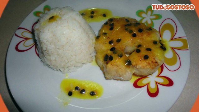 Peixe ao molho de maracujá