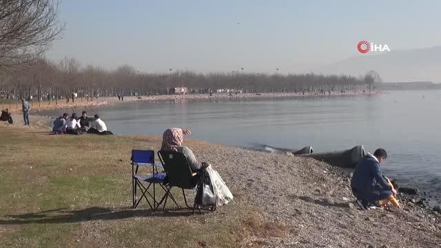 Hava sıcaklığı 20 dereceye çıktı, vatandaşlar keyfini çıkardı