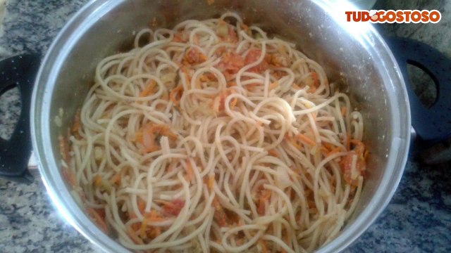 Macarrão com sardinha em lata