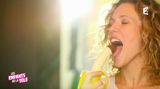 Lorie Pester TRÈS sexy dans un ancien clip et TRÈS gênée dans Les enfants de la télé