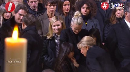 Très émue, Brigitte Macron réconforte les filles de Johnny Hallyday