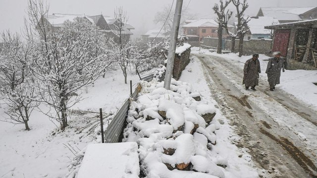 Himachal Pradesh and Uttarakhand receive heavy snowfall
