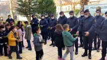 KAHRAMANMARAŞ - İlkokul öğrencileri Mehmetçik için atkı ördü