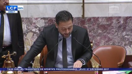 François Ruffin arbore un maillot de foot à l'Assemblée Nationale et se fait rappeler à l'ordre