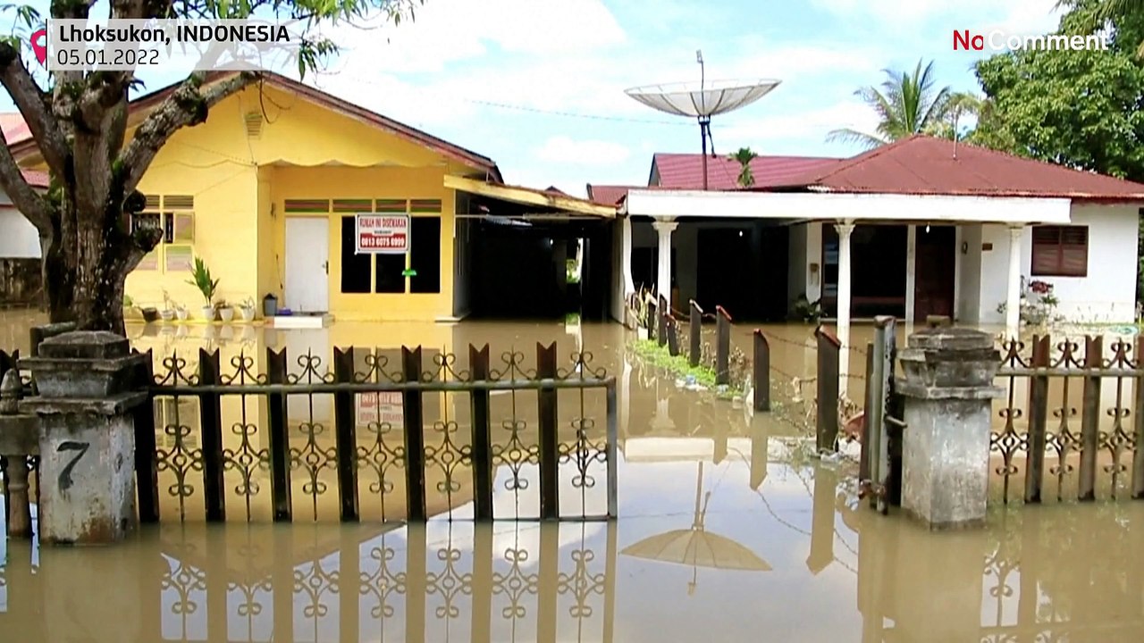 Überflutungen auf Sumatra: 'In meinem Haus steht mir das Wasser bis zur Brust'
