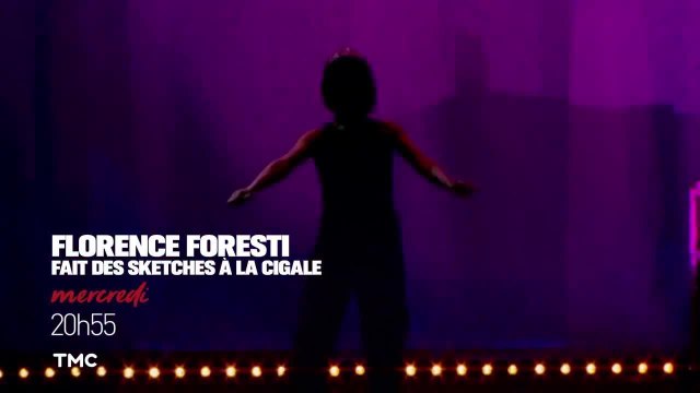 Florence Foresti fait des sketches à La Cigale