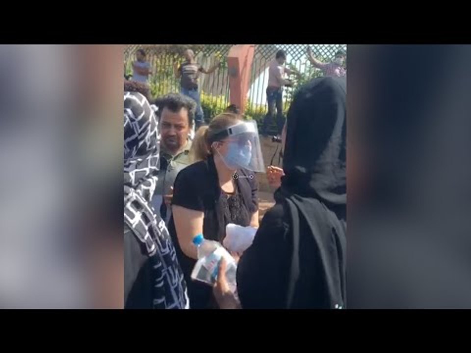 جنازة محمود ياسين | انهيار رانيا محمود ياسين في جنازة والدها : أمي فين يا جماعة