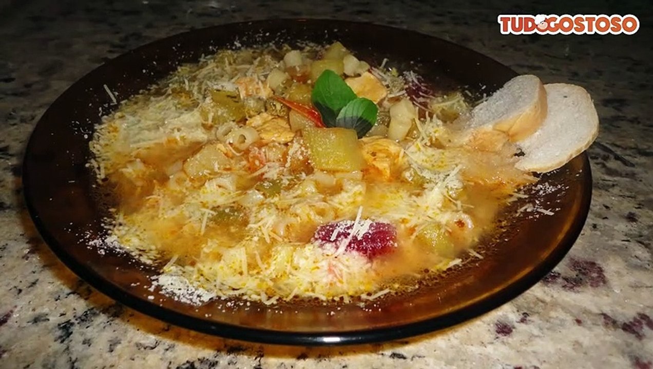 Sopa de Legumes com Frango e Macarrão
