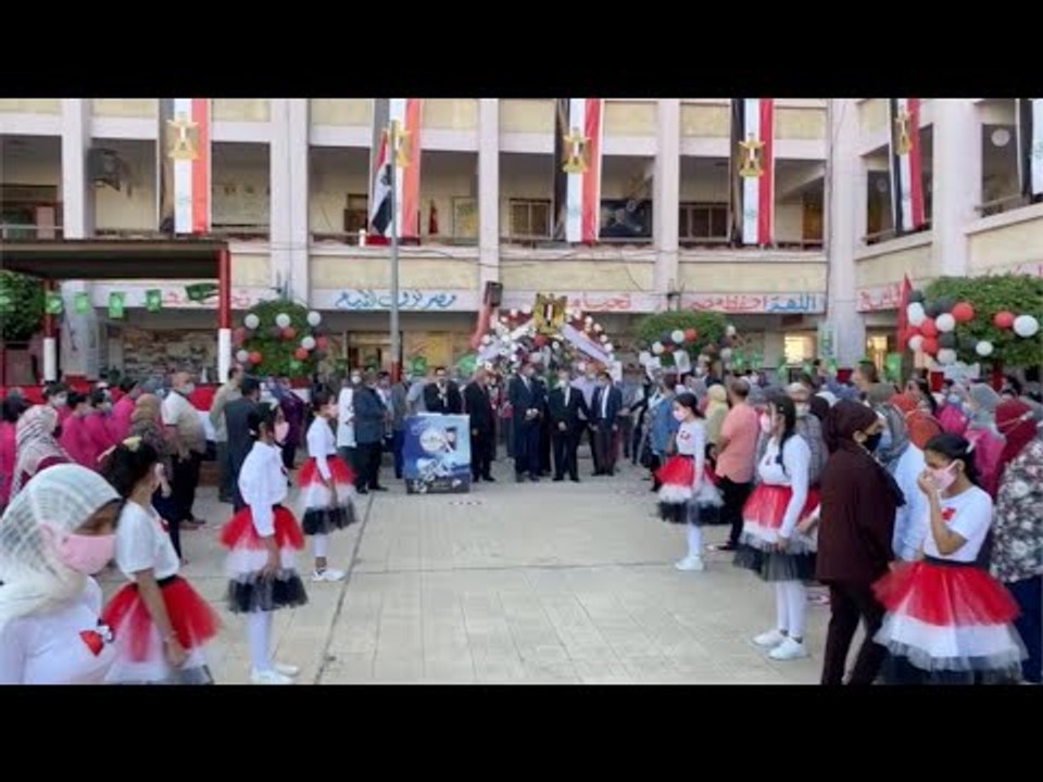 7000 آلاف جنيه مكافأة لمعلمة ومديرة مدرسة في أو...