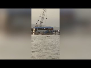 سيارات جرفتها السيول بطريق رأس غارب بالبحر الأحمر